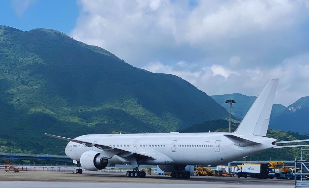 ストラトス、ワイドボディ2機を納入:1機はDHLに、1機は中東の大手航空会社へ