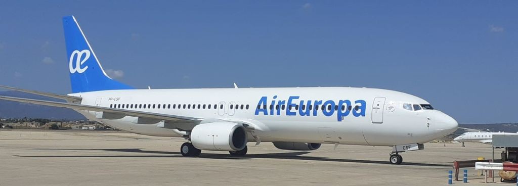 Stratos delivers pair of 737-800 to Air Europa